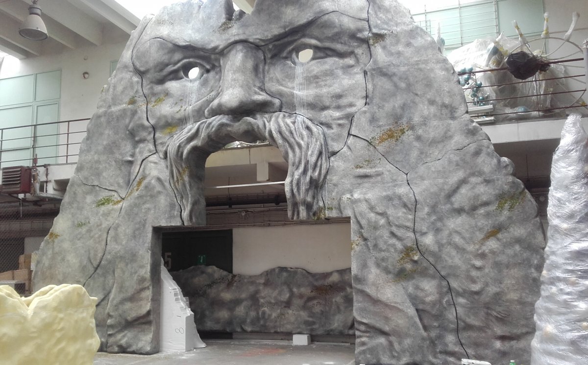 Surfaces and their imitations (9)