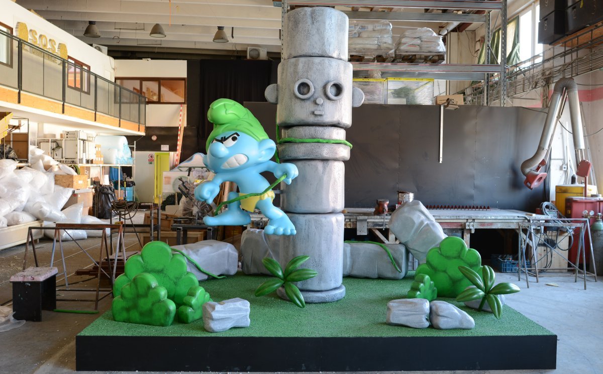 Surfaces and their imitations (5)