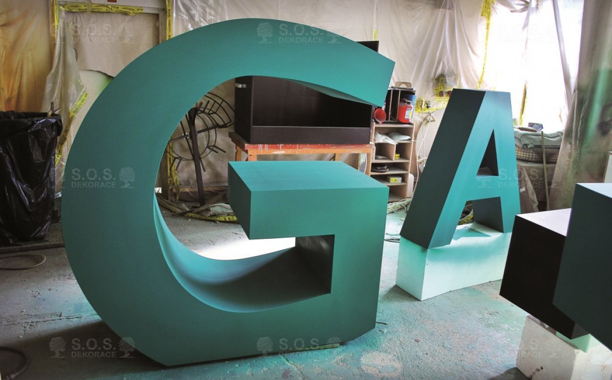 Oversized lettering Galerie Butovice