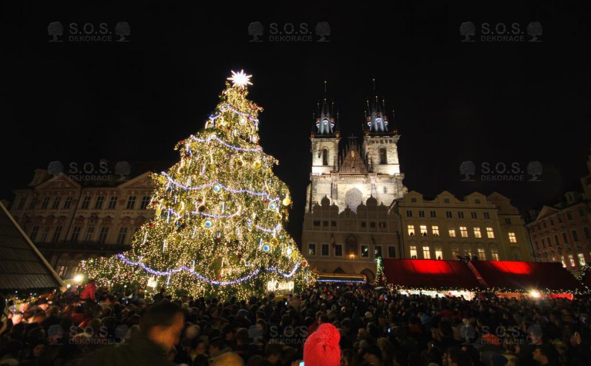 VIDEO: Light animation with music - Old Town Square, Prague 2014