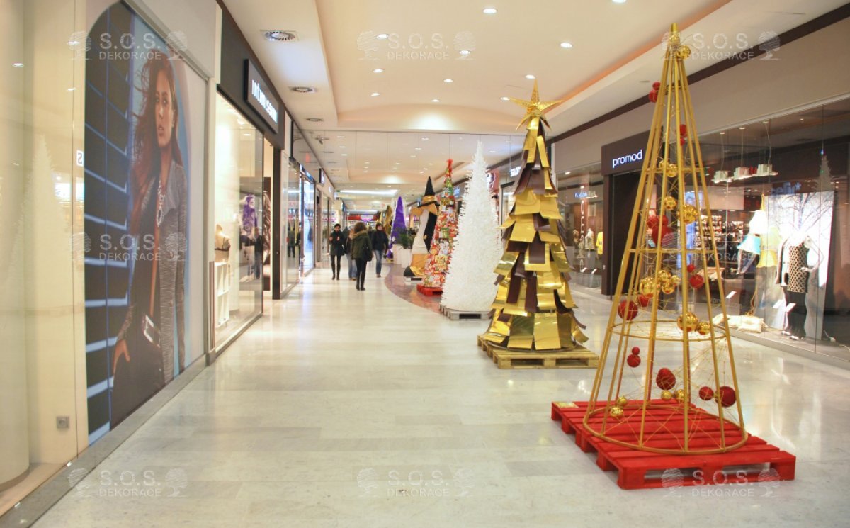 Atypical Christmas trees exhibition