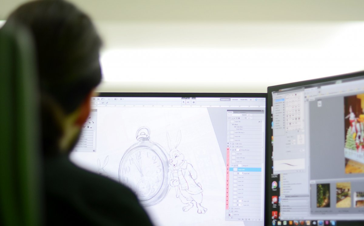 International team of 8 talented designers